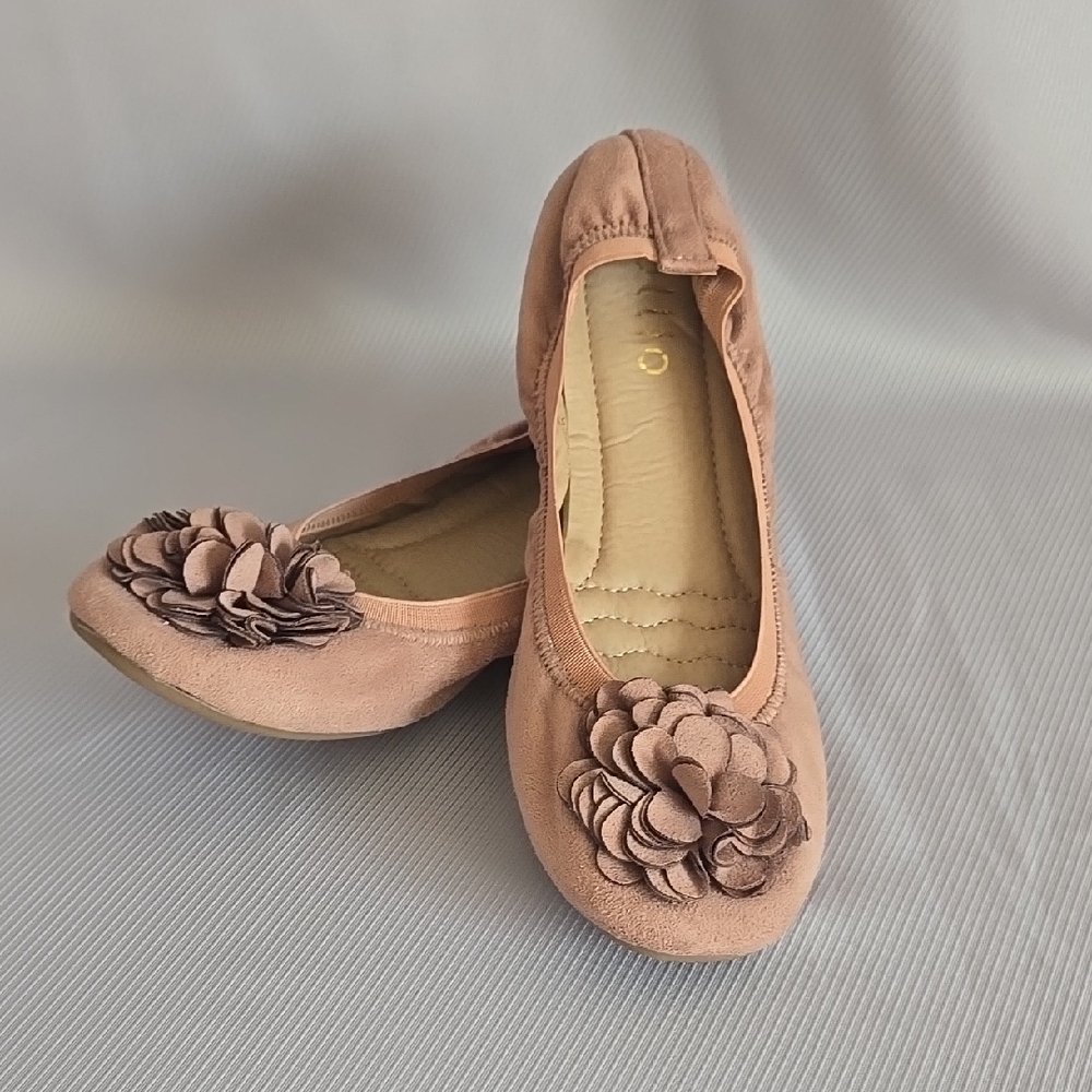 Ollio Pink Flats with Floral Embellishments and Soft Construction